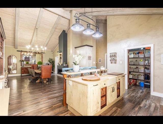 5 BEDROOM HOUSE FOR SALE IN FEATHERBROOKE